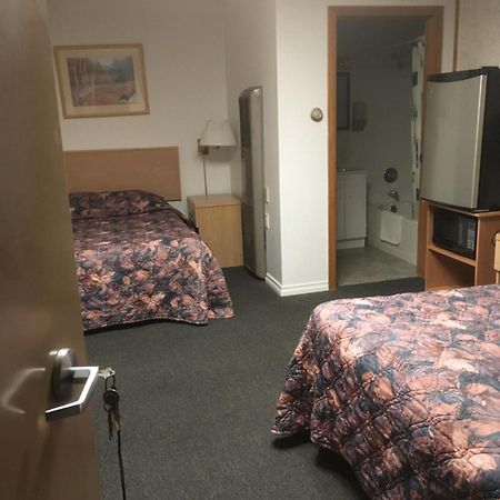 Winkys Motel Estevan 外观 照片